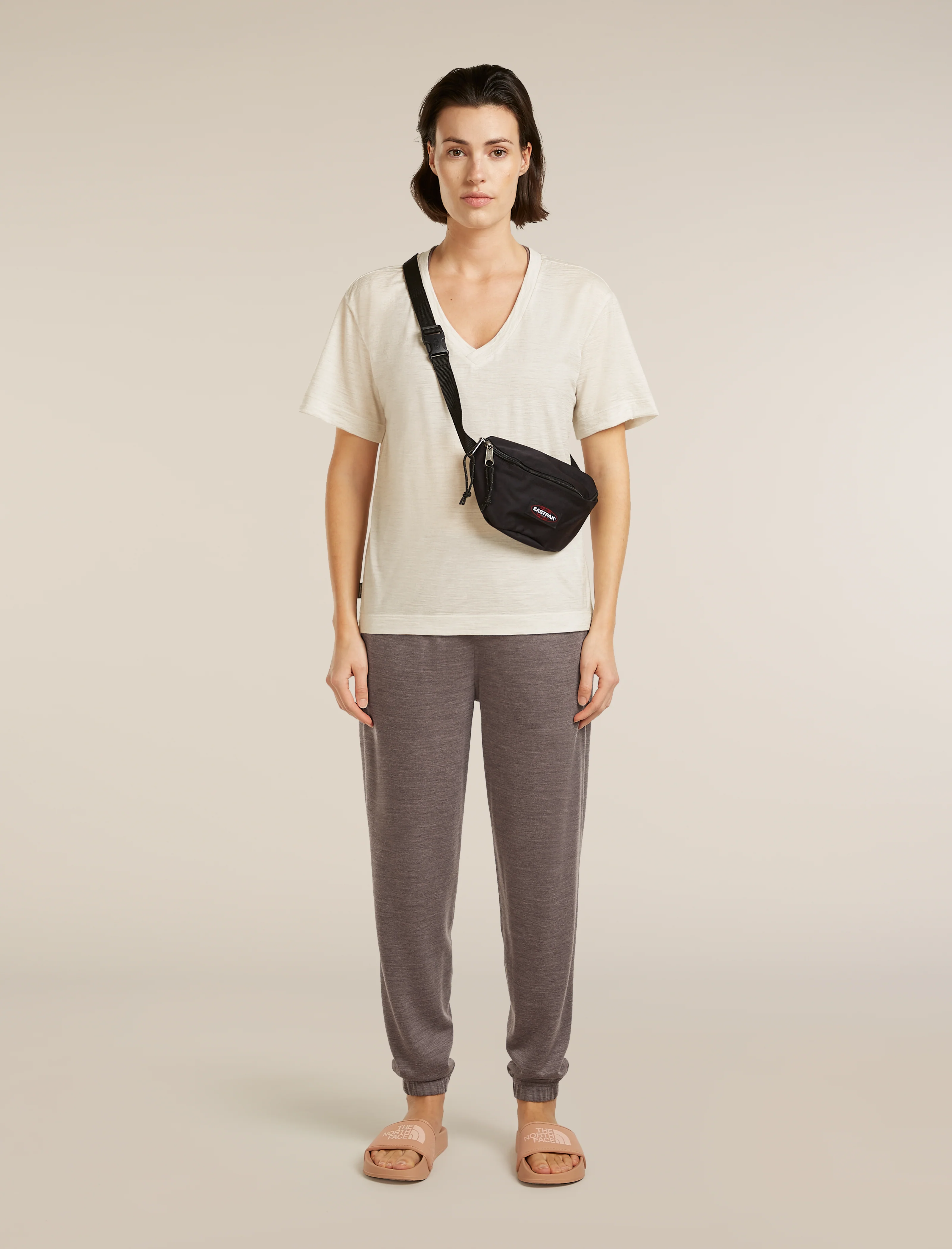 150 Tech Lite Relaxed V Neck T-Shirt - Image 4