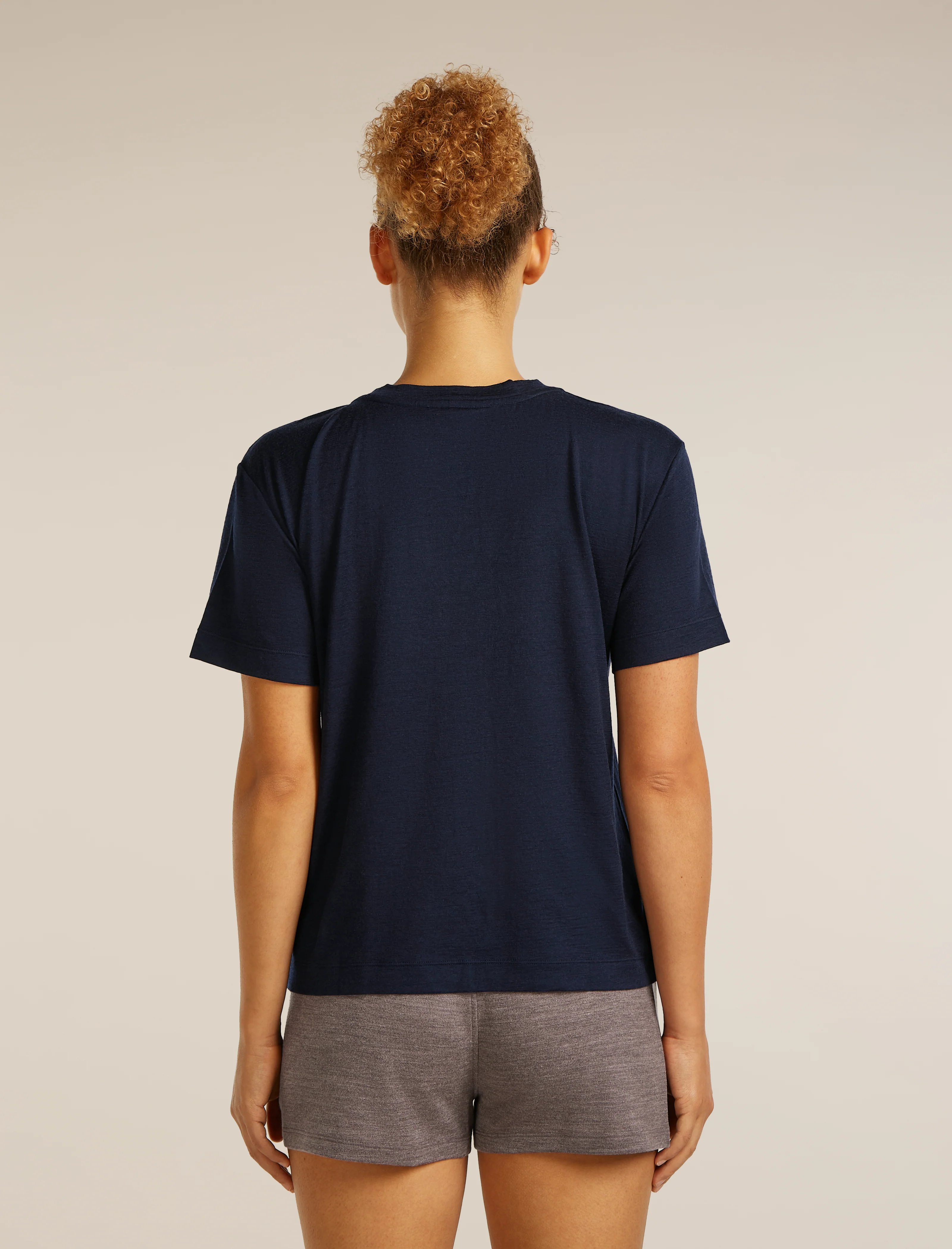 150 Tech Lite Relaxed V Neck T-Shirt - Image 2