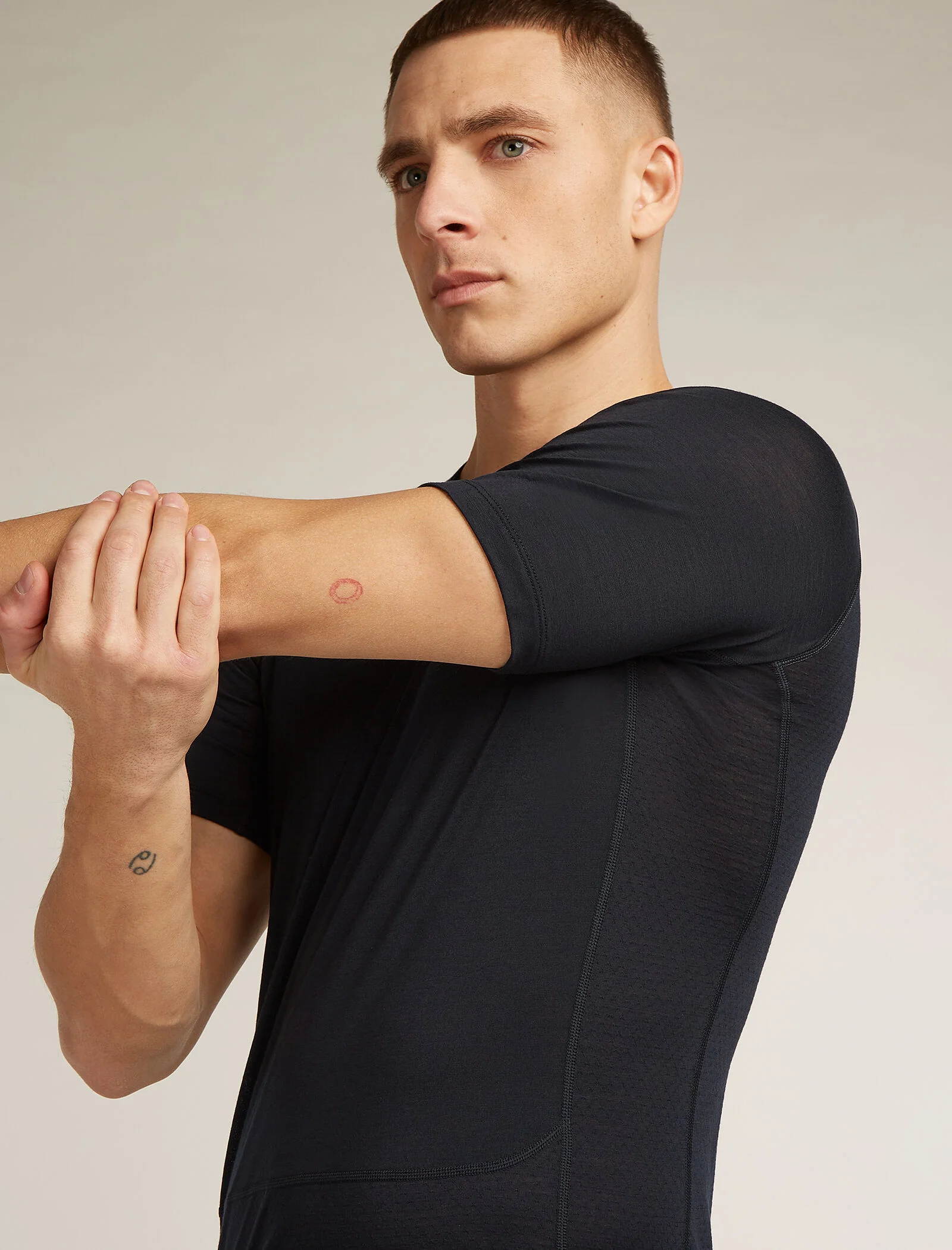 Men's Merino Blend 125 ZoneKnit⢠Short Sleeve Crew Thermal Top - Image 6