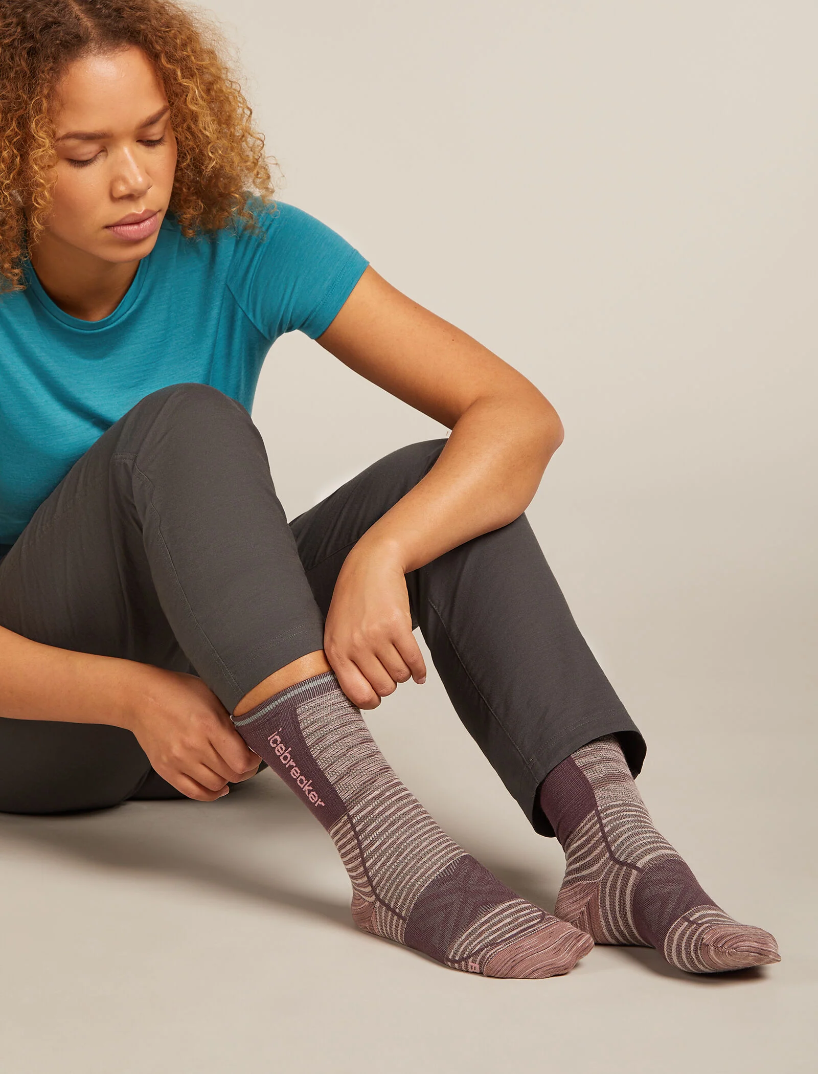 Women Run+ Crew Socks Fusion Dye - Image 2