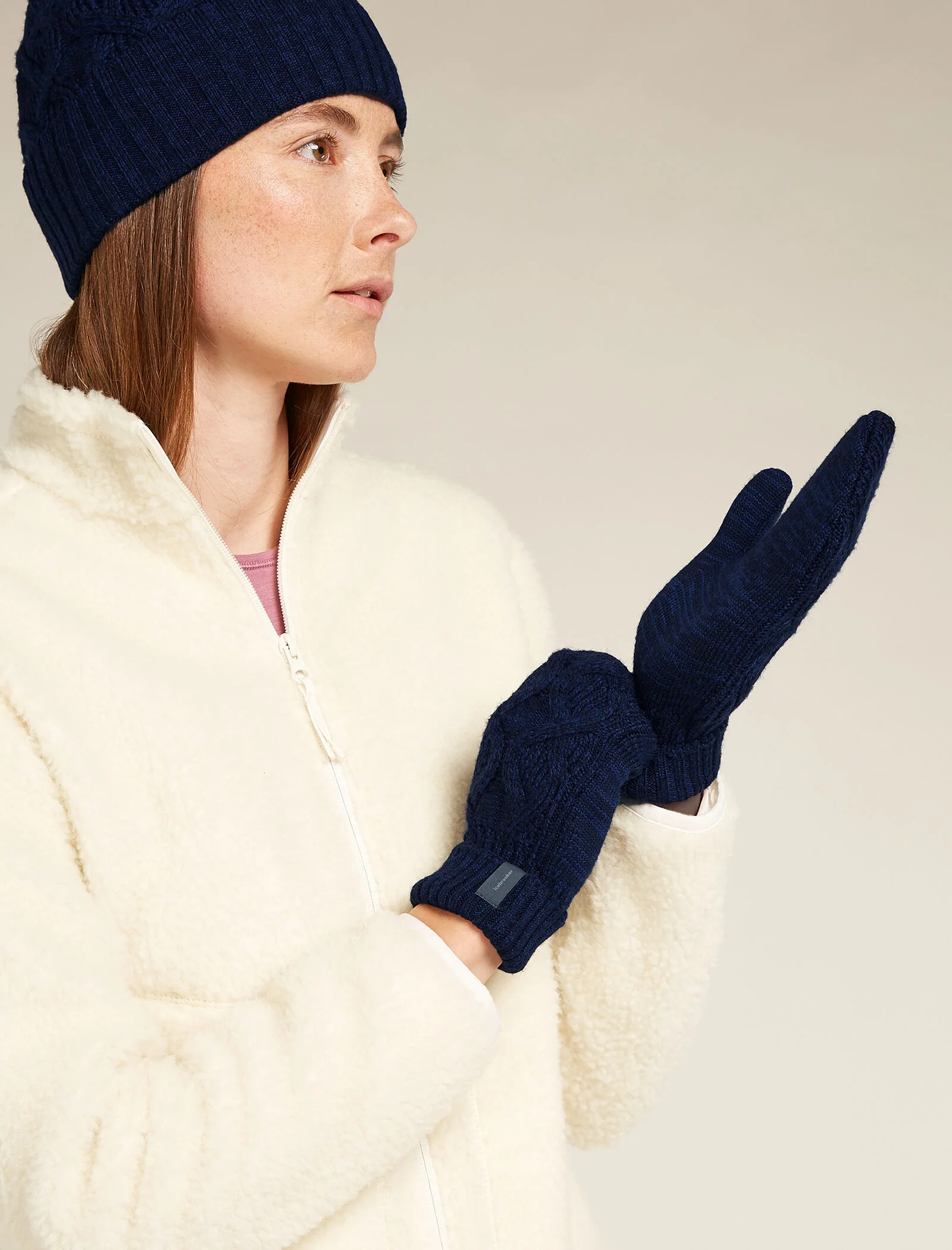 Unisex Merino Cable Knit Mittens - Image 4