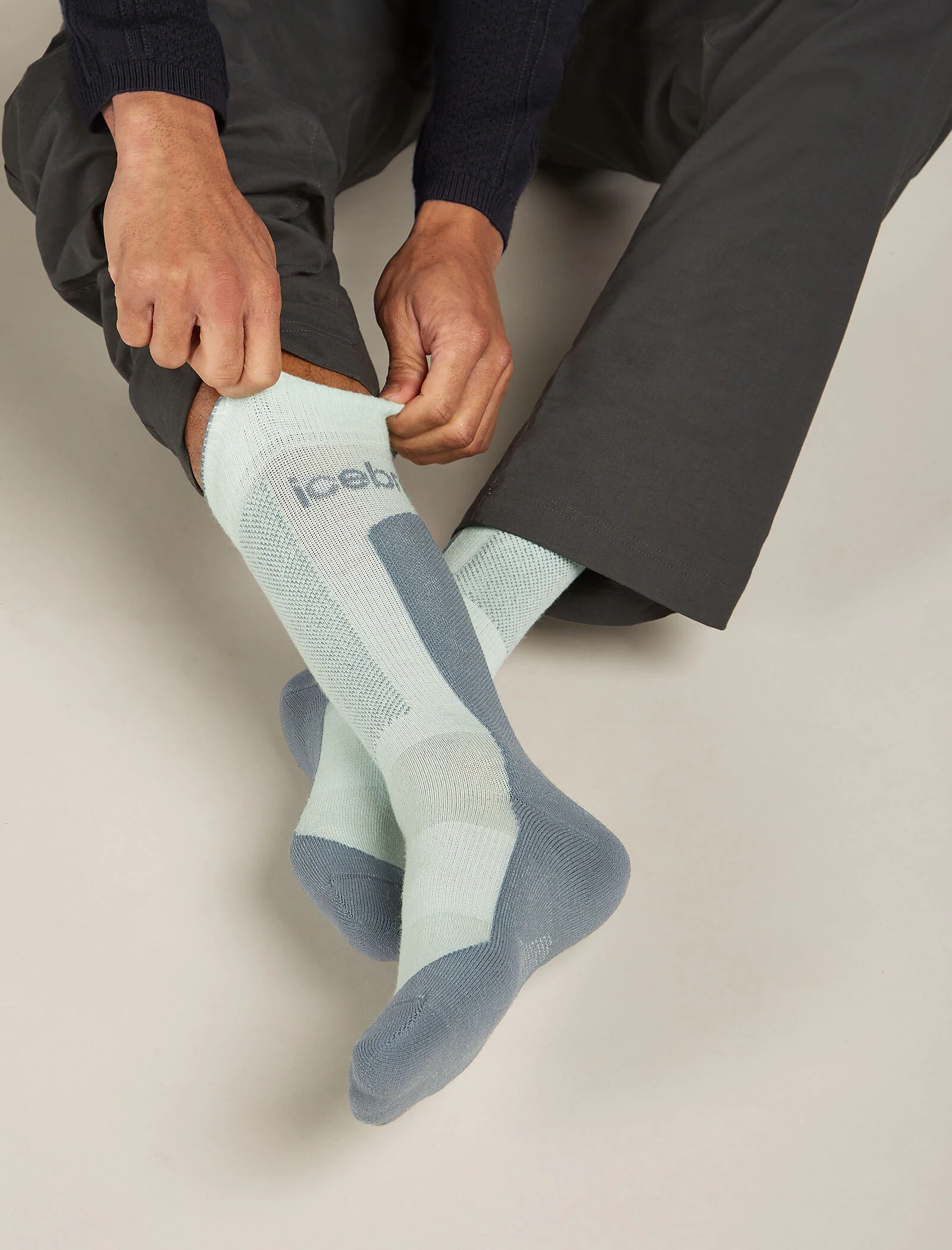 Men's Merino Hike+ Medium Crew Socks - Image 2