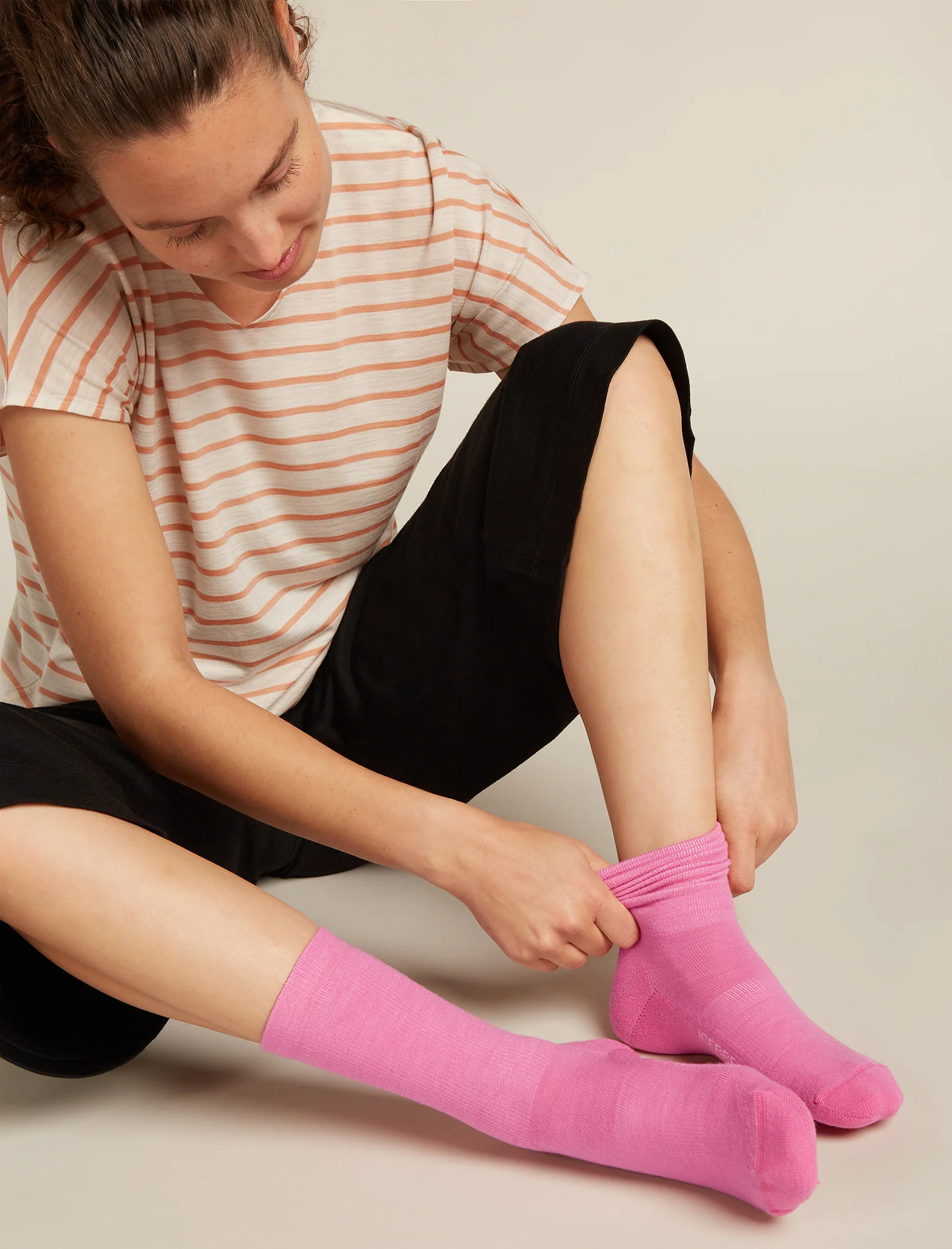 Women's Merino Lifestyle Light Crew Socks - Image 2